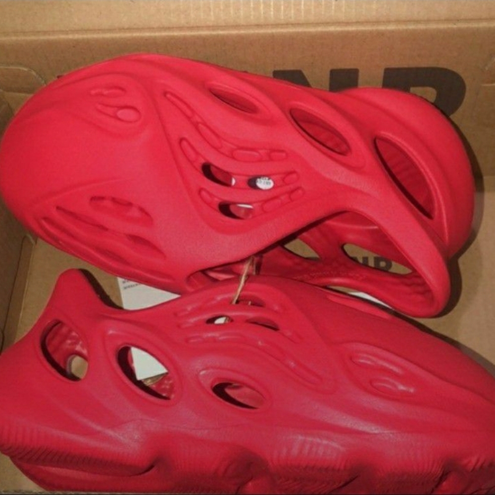 Infant Yeezy Foam Runners (Vermillion)